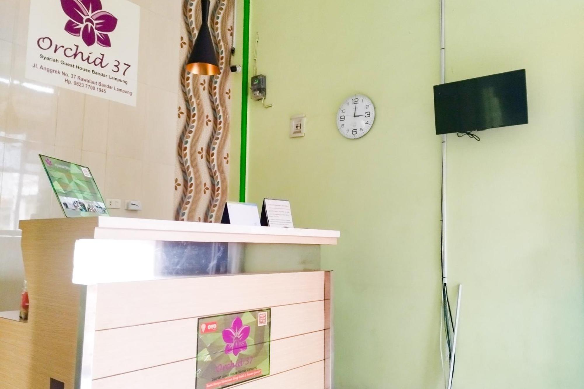 Reddoorz Syariah At Shakira Alesha Enggal Hotel Bandar Lampung Eksteriør billede