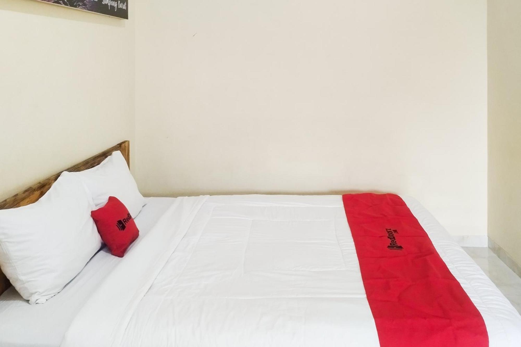 Reddoorz Syariah At Shakira Alesha Enggal Hotel Bandar Lampung Eksteriør billede