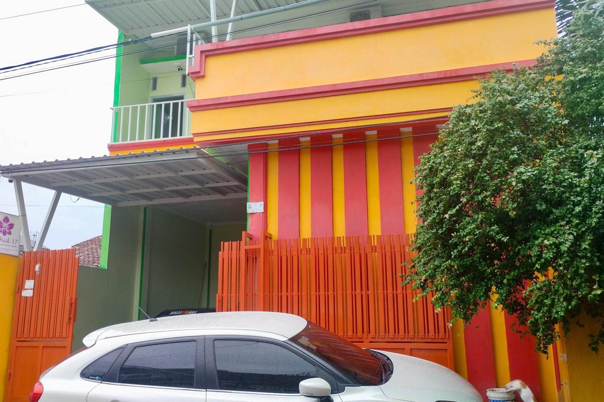 Reddoorz Syariah At Shakira Alesha Enggal Hotel Bandar Lampung Eksteriør billede