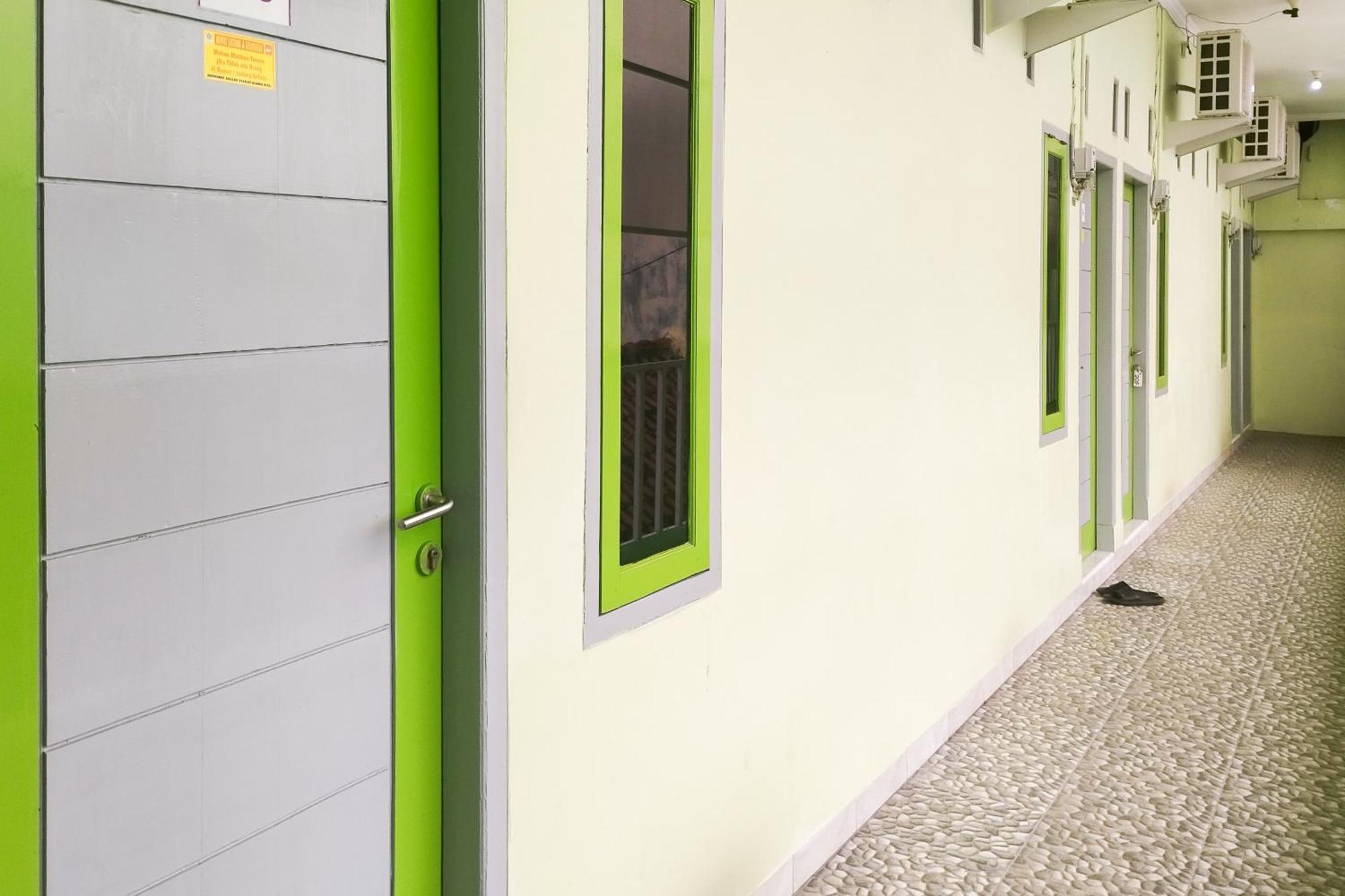 Reddoorz Syariah At Shakira Alesha Enggal Hotel Bandar Lampung Eksteriør billede