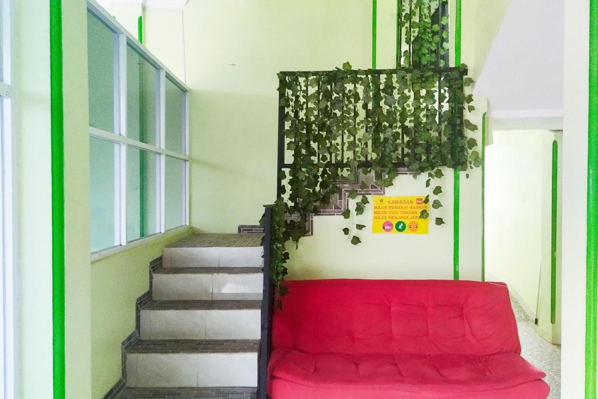 Reddoorz Syariah At Shakira Alesha Enggal Hotel Bandar Lampung Eksteriør billede