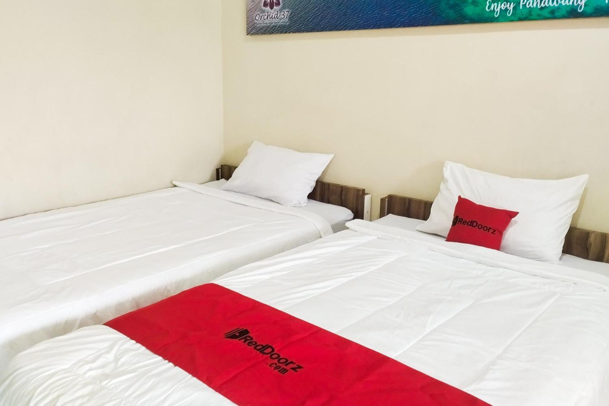 Reddoorz Syariah At Shakira Alesha Enggal Hotel Bandar Lampung Eksteriør billede