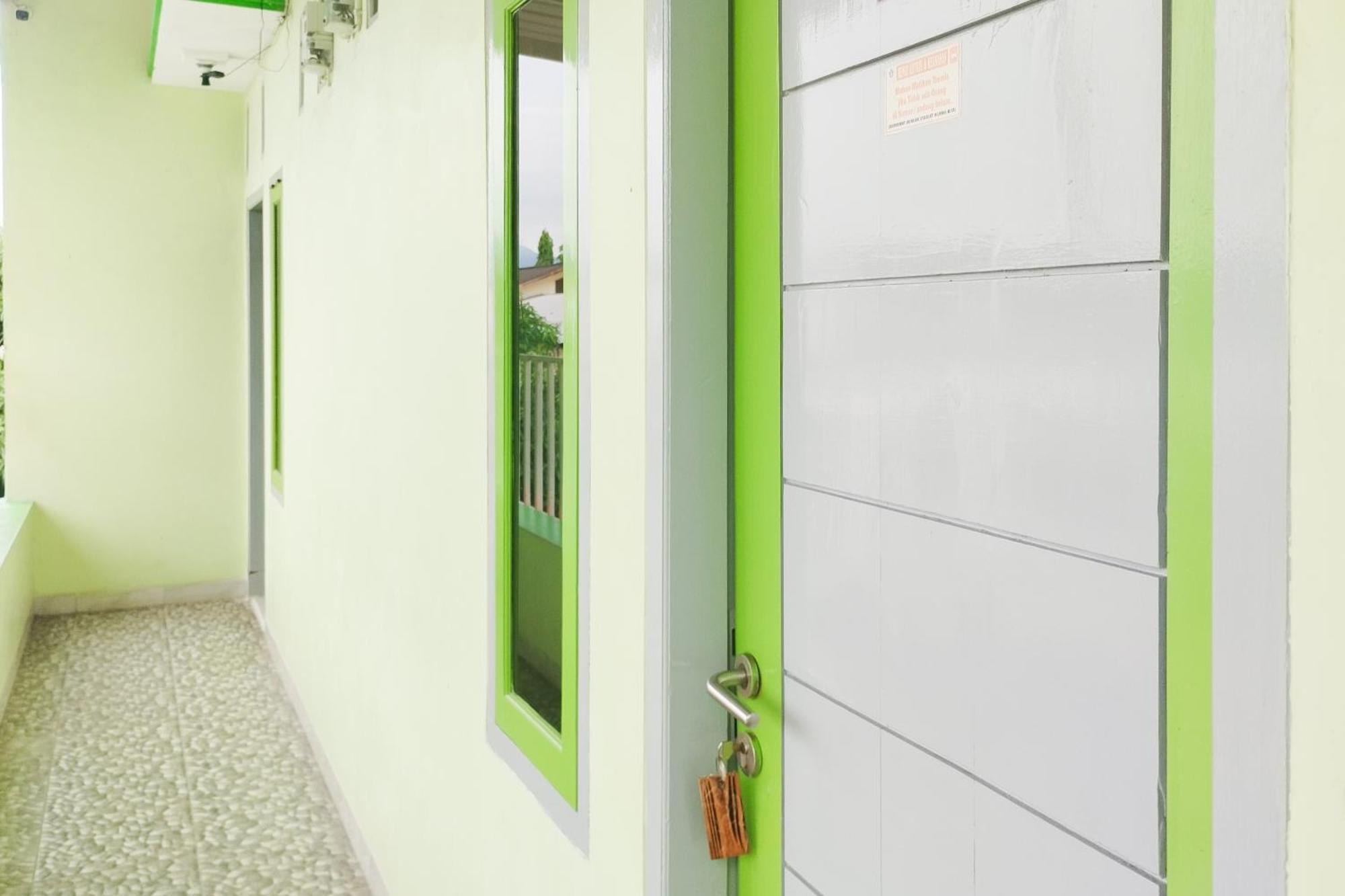 Reddoorz Syariah At Shakira Alesha Enggal Hotel Bandar Lampung Eksteriør billede