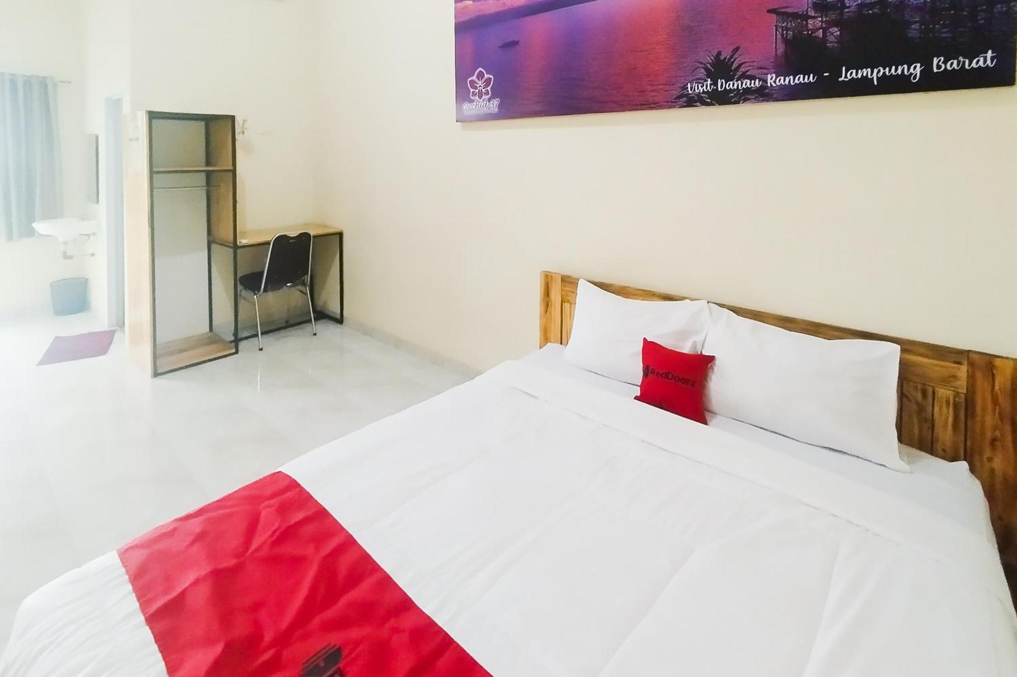 Reddoorz Syariah At Shakira Alesha Enggal Hotel Bandar Lampung Eksteriør billede