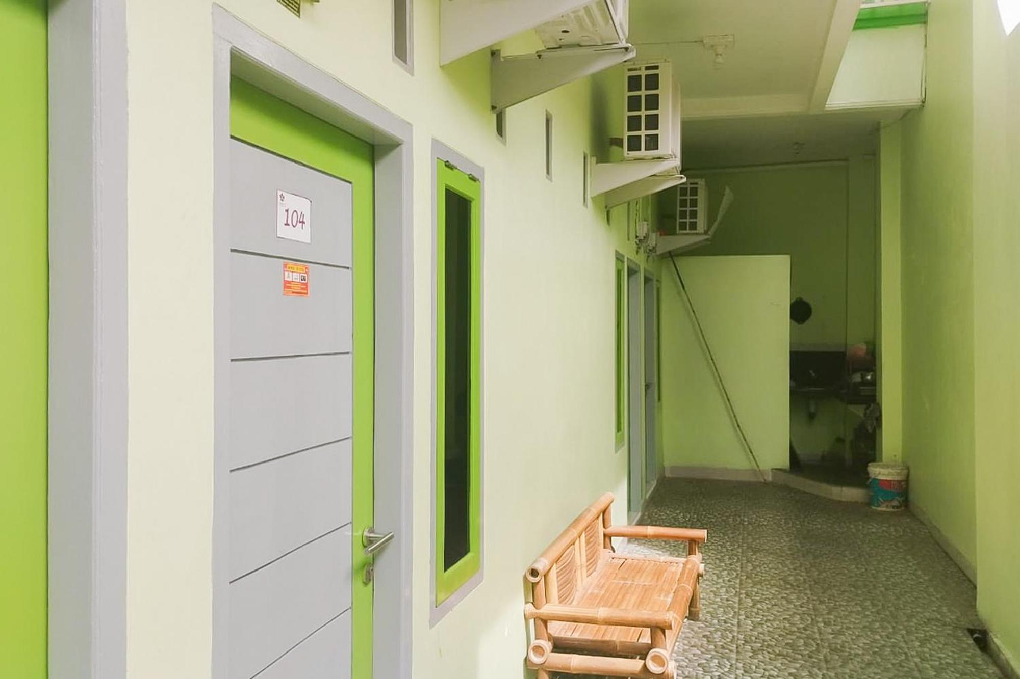 Reddoorz Syariah At Shakira Alesha Enggal Hotel Bandar Lampung Eksteriør billede