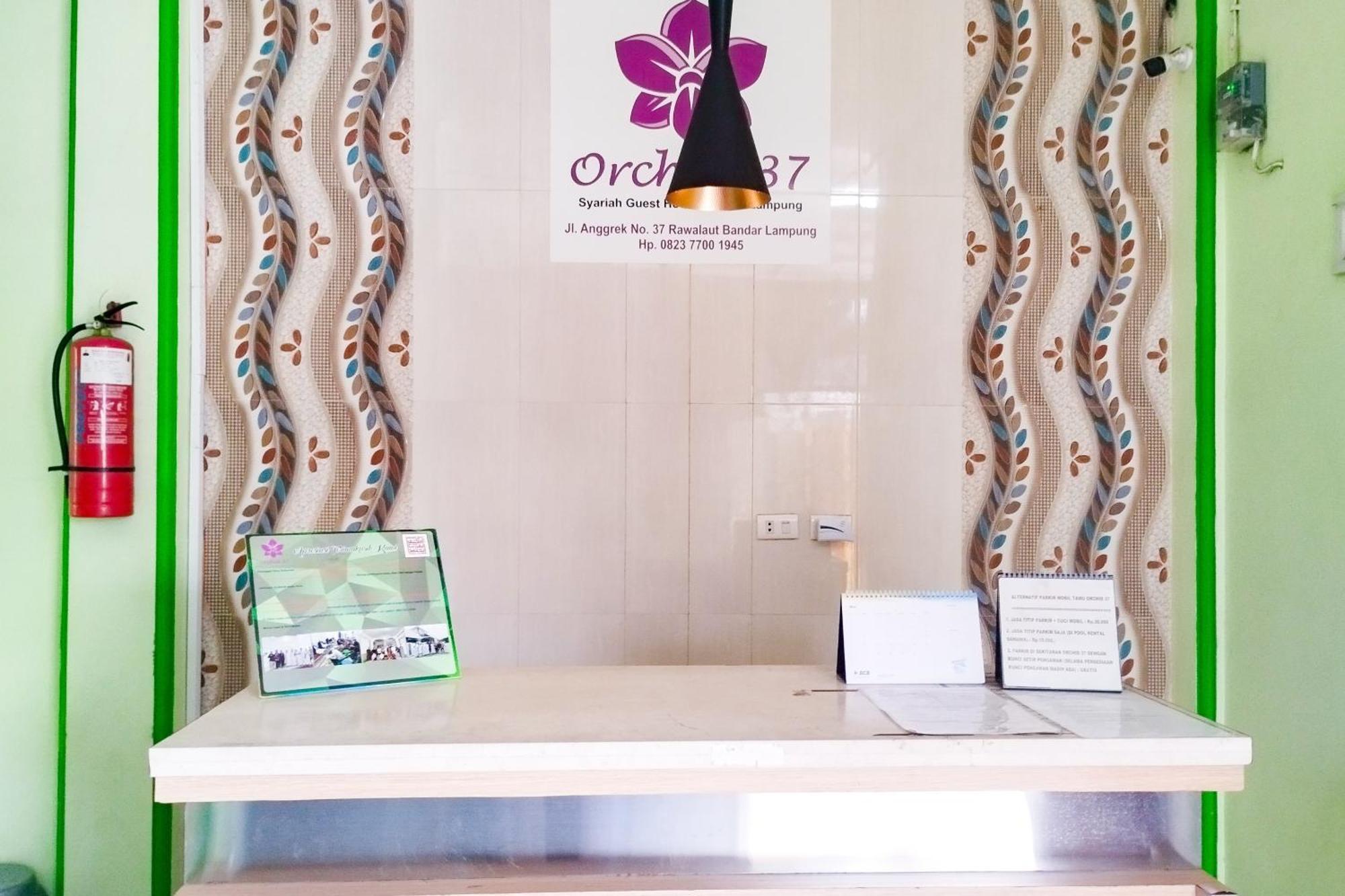 Reddoorz Syariah At Shakira Alesha Enggal Hotel Bandar Lampung Eksteriør billede